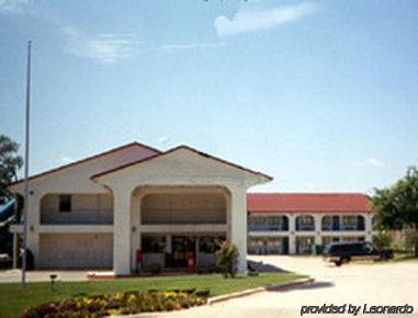 Deluxe Inn Denton Exterior photo